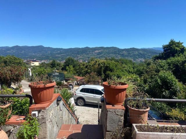 Case e ville in vendita di 164 m² in Via Montallegro