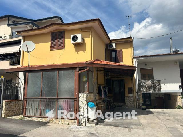 Case e ville in vendita di 164 m² in Via Sambuci, 410