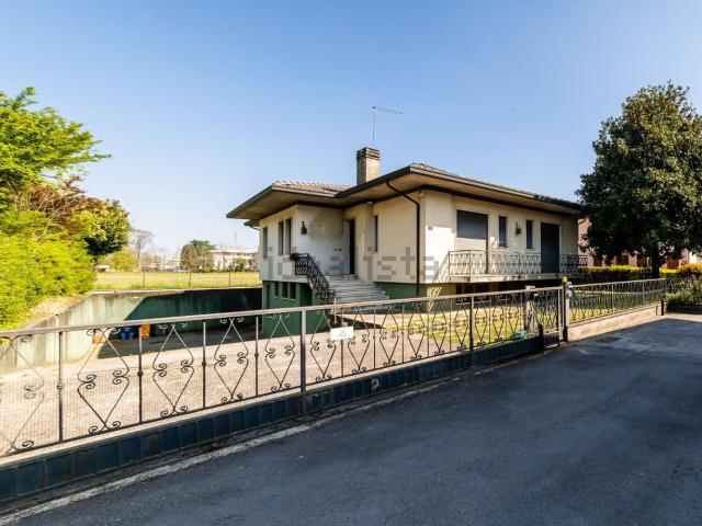 Case e ville in vendita di 164 m² in Via Piave, 13