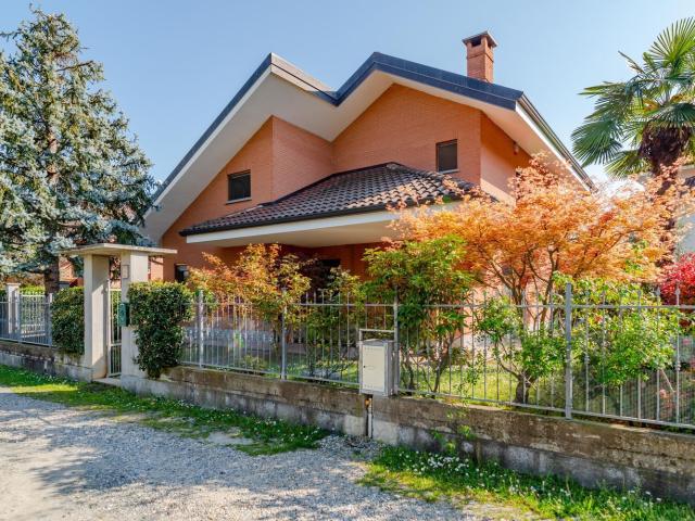 Case e ville in vendita di 164 m² in Via Torino, 161