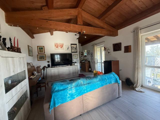 Case e ville in vendita di 164 m² in Strada dei Sassi Bianchi