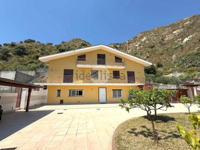 Case e ville in vendita di 165 m²