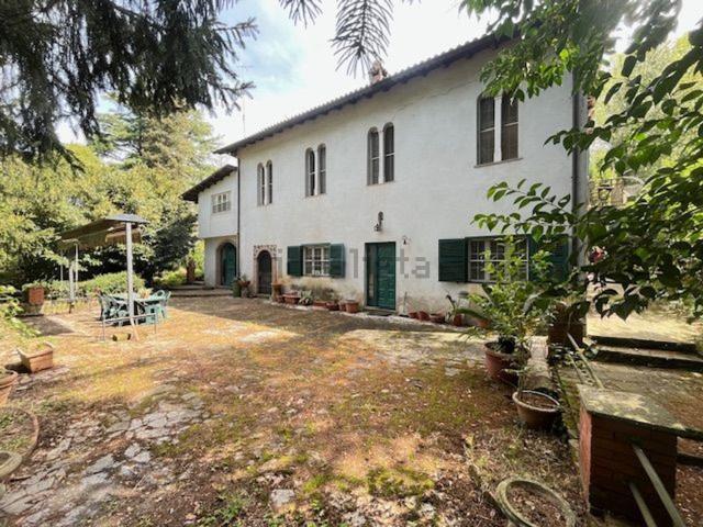 Case e ville in vendita di 165 m² in Via Colle Lungo 1° Strada, 16