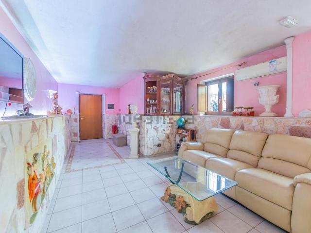 Case e ville in vendita di 165 m² in Via Casilina