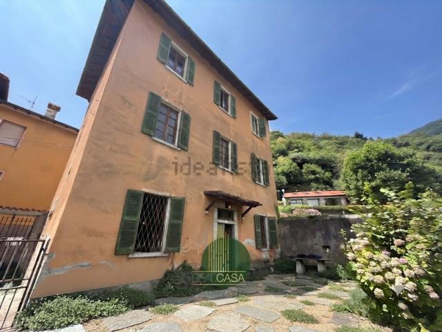 Case e ville in vendita di 165 m² in Via alla Casina