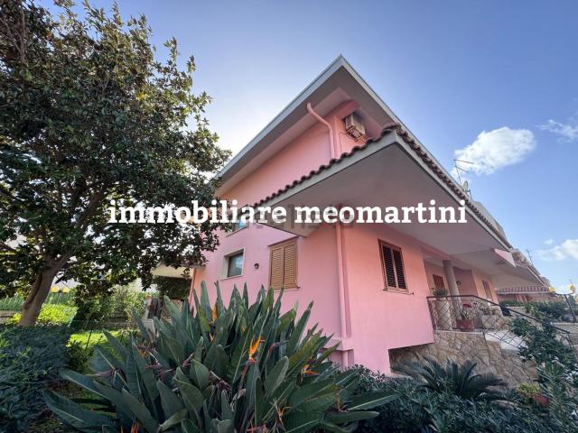 Case e ville in vendita di 165 m² in Via Avola