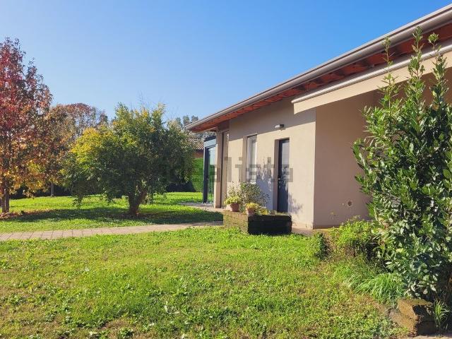 Case e ville in vendita di 165 m² in Via Bassone