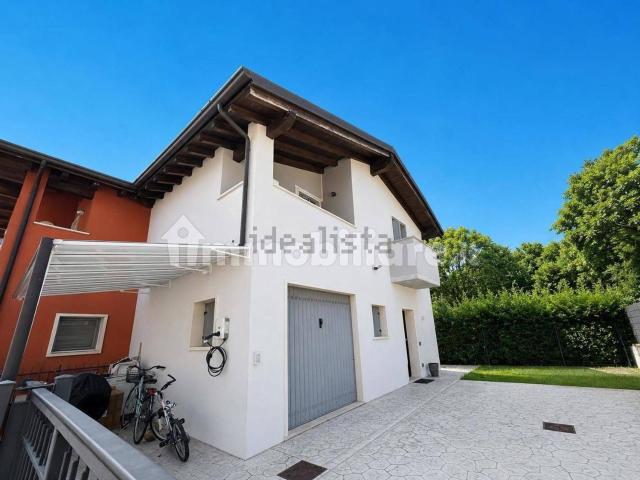 Case e ville in vendita di 165 m² in Via Giosuè Carducci