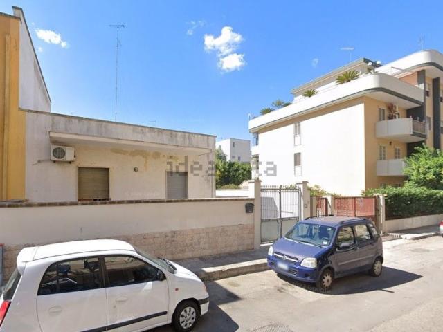 Case e ville in vendita di 165 m² in Via Domenico Tommaso Albanese, 22
