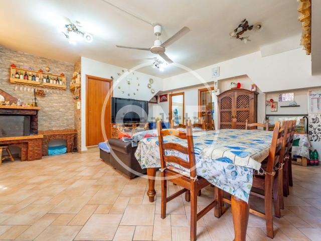 Case e ville in vendita di 165 m² in Via dei Grifi, 73