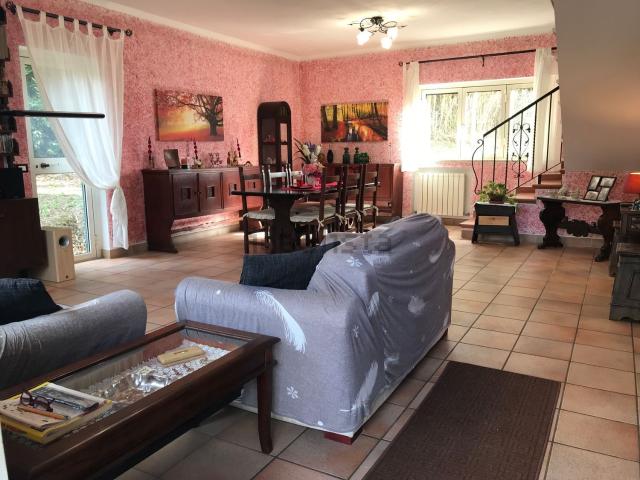 Case e ville in vendita di 165 m² in Via del Fosso di Papa Leone