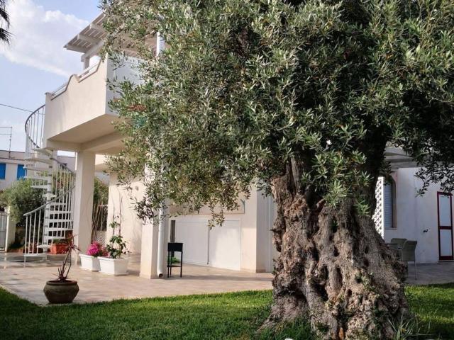 Case e ville in vendita di 165 m² in Via dell&apos Oasi, 2