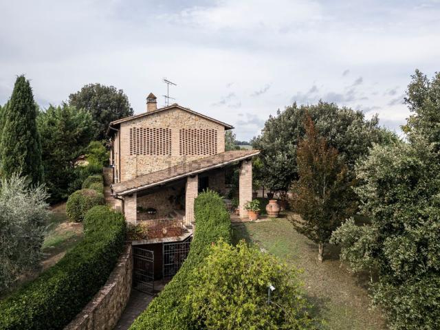 Case e ville in vendita di 165 m² in Via della Querce, 32