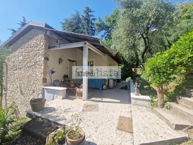 Case e ville in vendita di 165 m² in Via della Torre