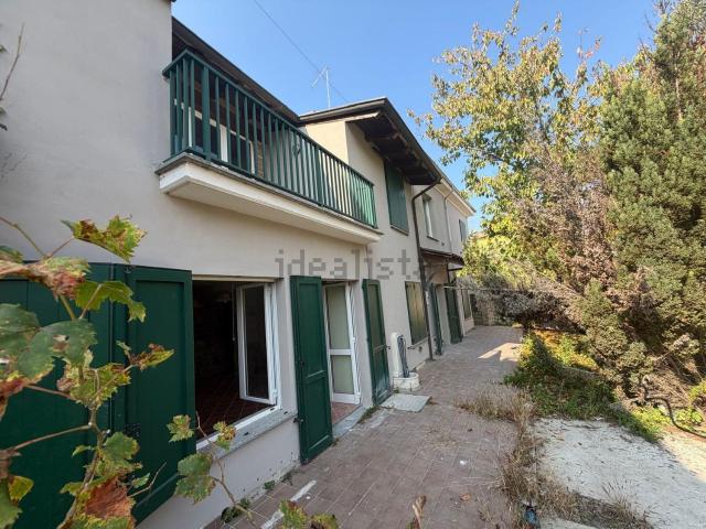 Case e ville in vendita di 165 m² in Via Emilia, 95