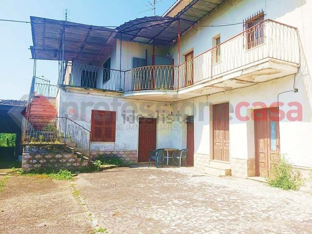 Case e ville in vendita di 165 m² in Via Infratta