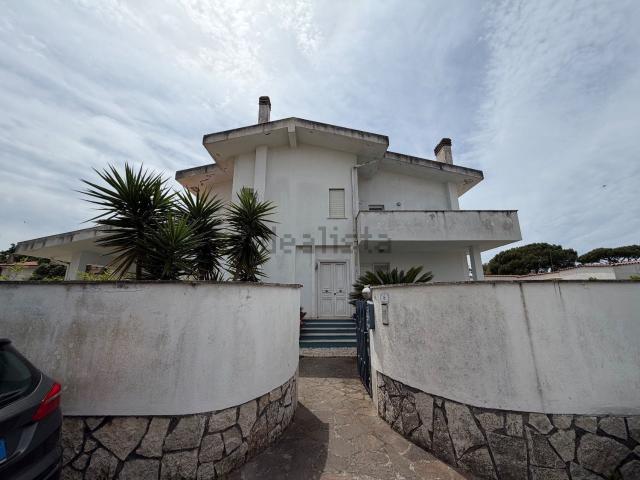Case e ville in vendita di 165 m² in Via Lussemburgo, 8