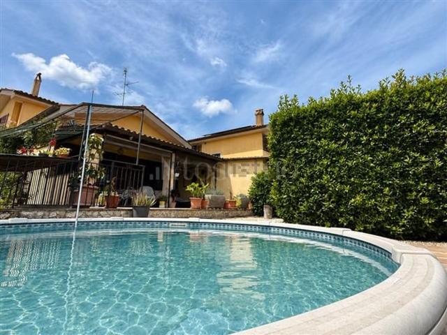 Case e ville in vendita di 165 m² in Via Pelago