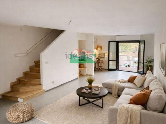 Case e ville in vendita di 165 m² in Viale F. Brunelleschi, 101