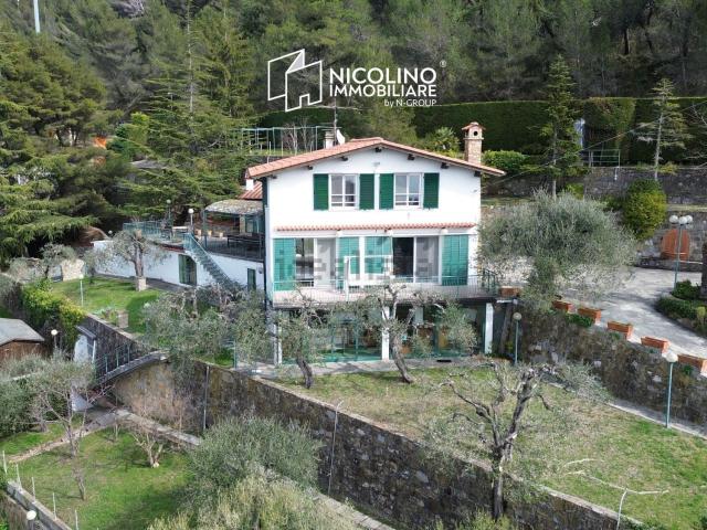 Case e ville in vendita di 165 m² in Strada Passi
