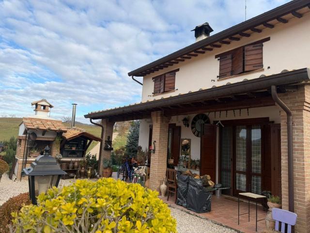 Case e ville in vendita di 165 m² in Strada Tiberina Nord