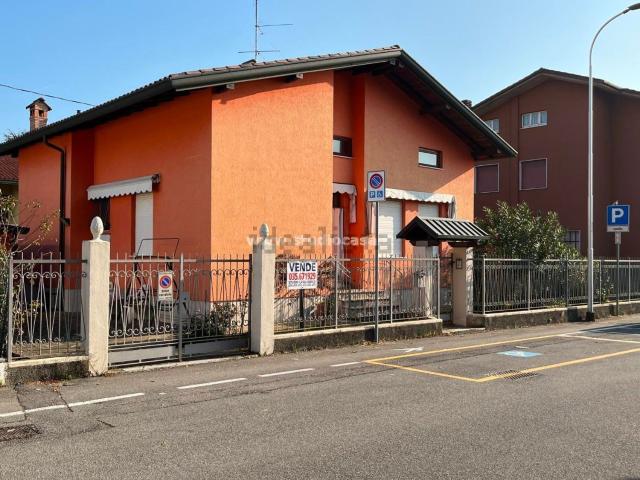 Case e ville in vendita di 166 m²