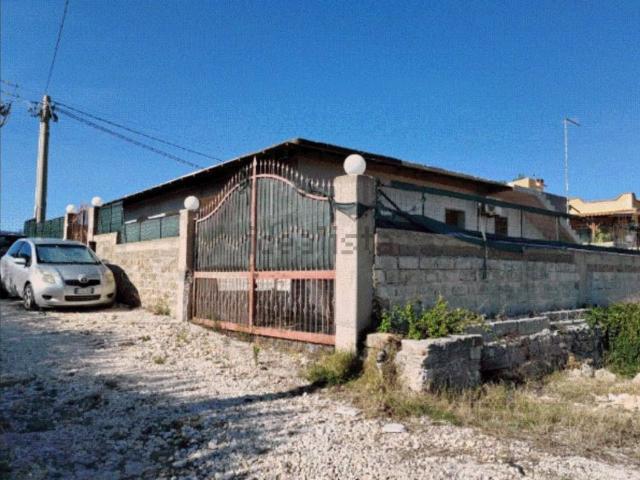 Case e ville in vendita di 166 m² in Via Capo Passero, 5