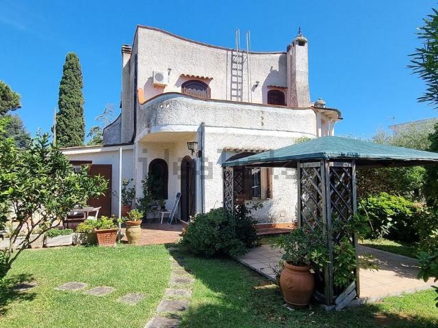 Case e ville in vendita di 166 m² in Via Africa Orientale, 41