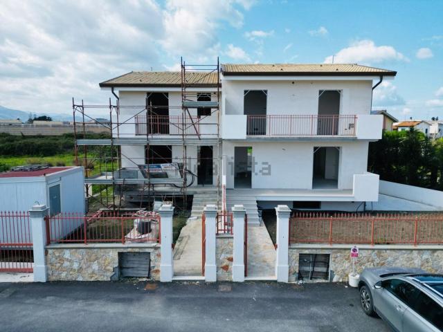 Case e ville in vendita di 166 m² in Via Badessa, 58
