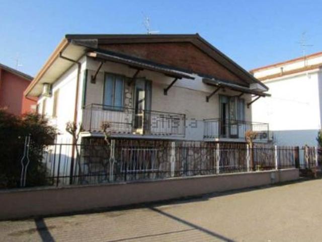 Case e ville in vendita di 166 m² in Via Legnaghese