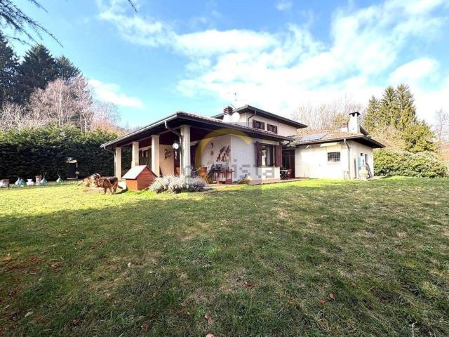 Case e ville in vendita di 166 m² in Via San Sebastiano