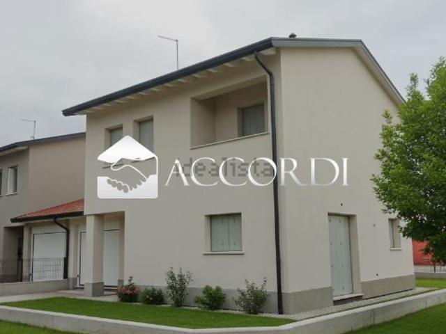 Case e ville in vendita di 166 m² in Via Roma