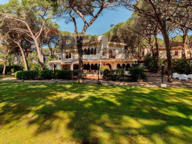 Case e ville in vendita di 166 m² in Viale delle Ore, 24