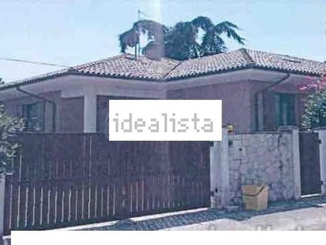 Case e ville in vendita di 166 m² in Contrada piana la fara, 269