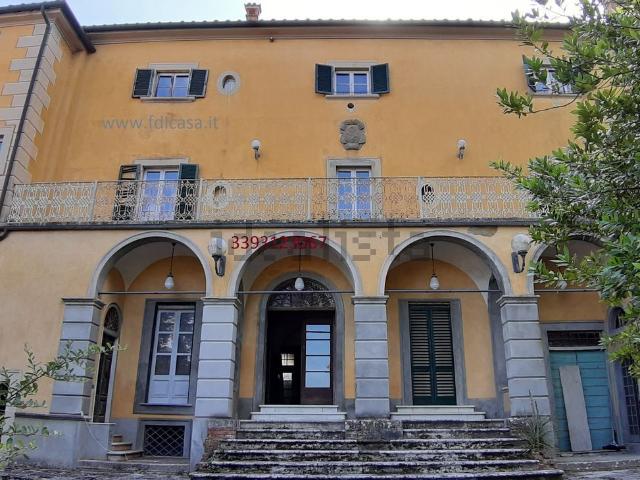 Case e ville in vendita di 1670 m² in Via Lupo