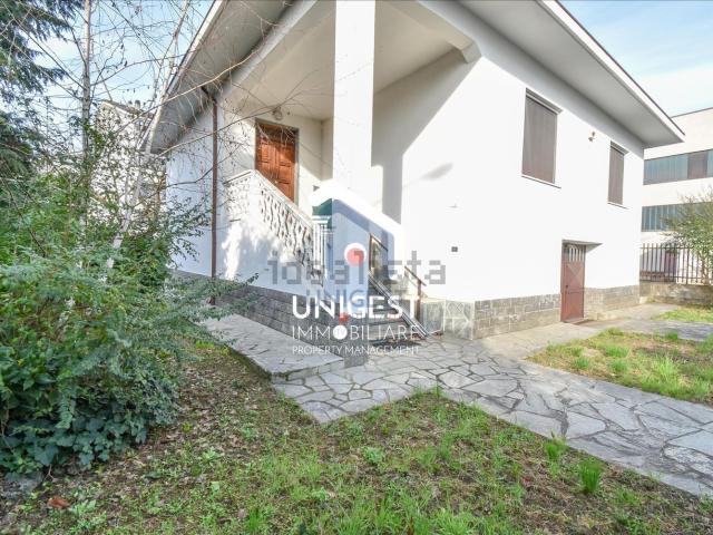 Case e ville in vendita di 167 m² in Via Carlo Cattaneo, 31