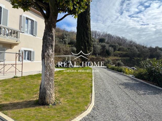Case e ville in vendita di 167 m² in Via Pieve a Celle