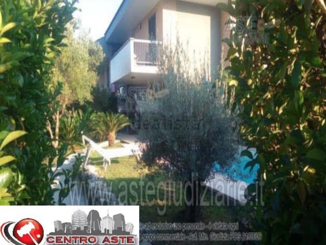 Case e ville in vendita di 168 m² in Via Collina