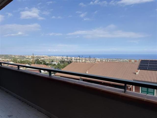 Case e ville in vendita di 168 m² in Via Giacomo Leopardi