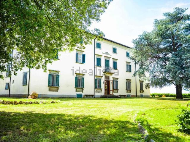 Case e ville in vendita di 1690 m²