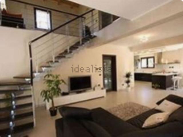 Case e ville in vendita di 169 m² in Via G. Malagodi