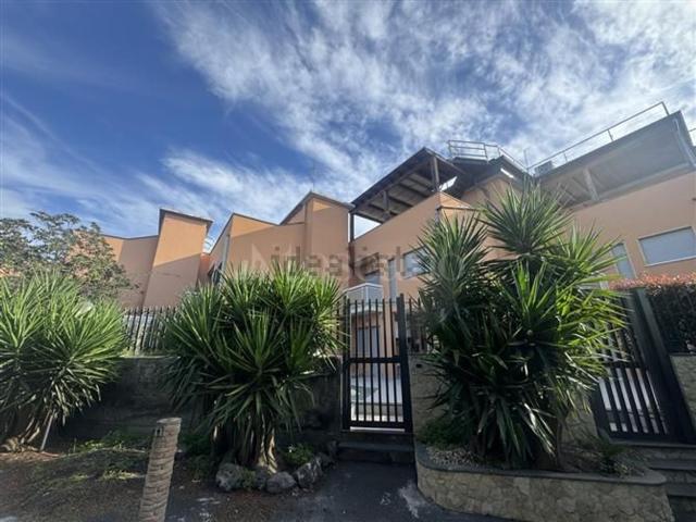 Case e ville in vendita di 169 m² in Via Sebastiano Catania