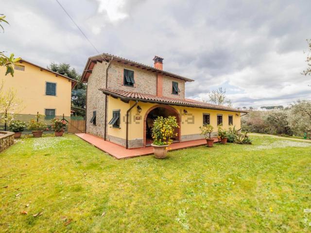 Case e ville in vendita di 169 m² in Via Tofori