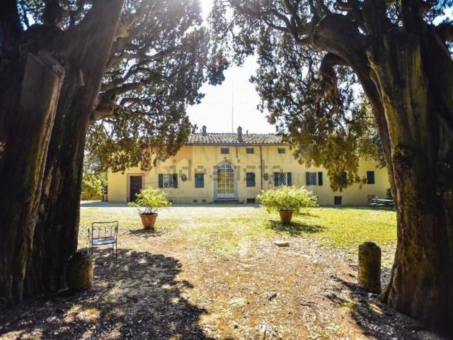 Case e ville in vendita di 1700 m² in Via Cassia Nord