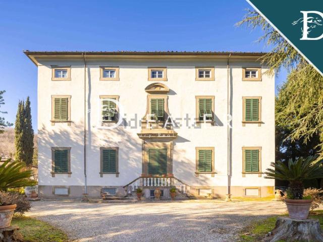 Case e ville in vendita di 1700 m² in Via del Castellaccio, 100