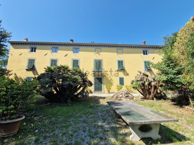 Case e ville in vendita di 1700 m² in Via Fraga Alta