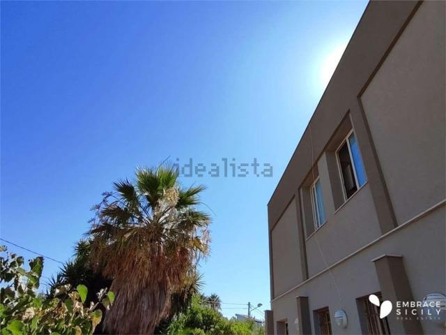 Case e ville in vendita di 170 m² in Via C. di Lorenzo Borgia, 61