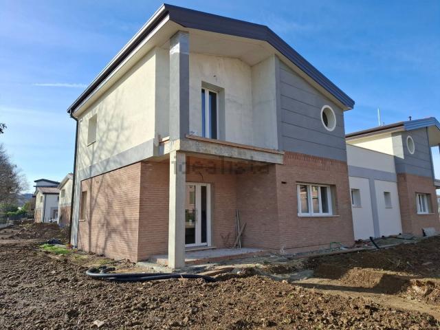 Case e ville in vendita di 170 m² in Via Campazza