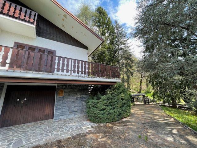 Case e ville in vendita di 170 m² in Via Cantello, 5