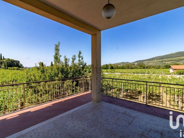 Case e ville in vendita di 170 m² in Via Casterna